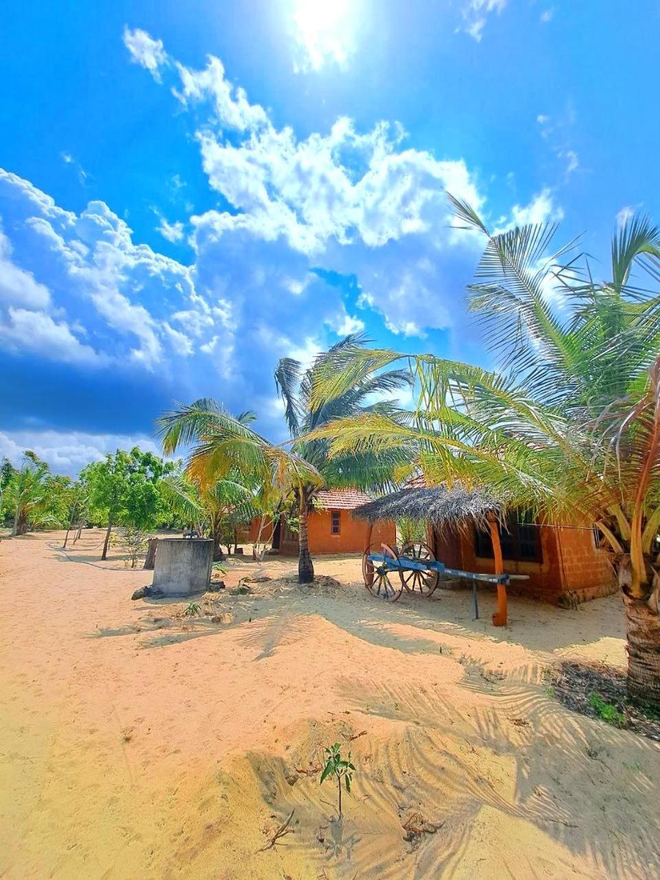 Ganesh Gate Hotel Pottuvil Exterior photo